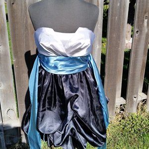 Juniors/Womens size 7 formal dress Wedding/Prom/Party/Homecoming